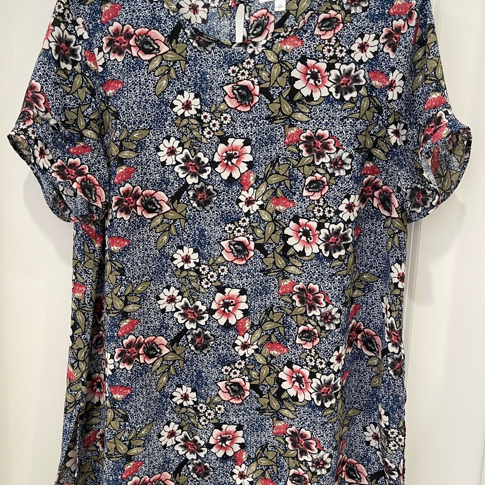 Floral Short-Sleeve Women’s Top in Navy with Pink Accents